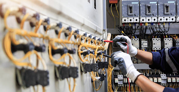 Professional Electrician technician working in Quincy, IL